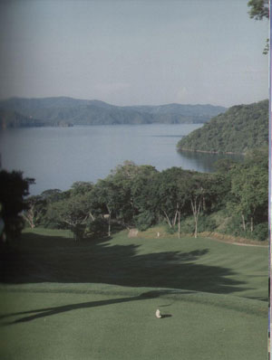 Angelika Lerche, «Luxury Hotels Golf Resorts» - страница из книги